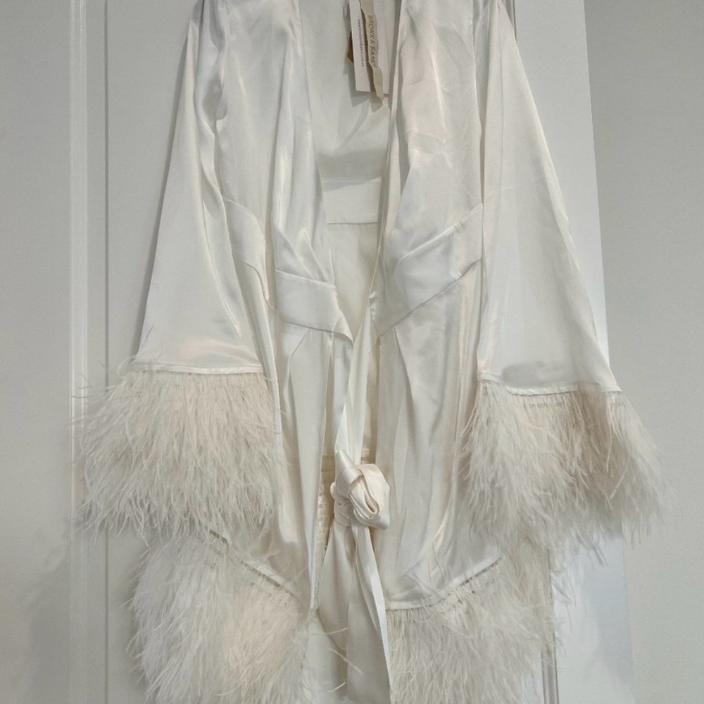 Bronx and Banco White Silk and Feather Dress Robe - Small - Picture 3 of 9
